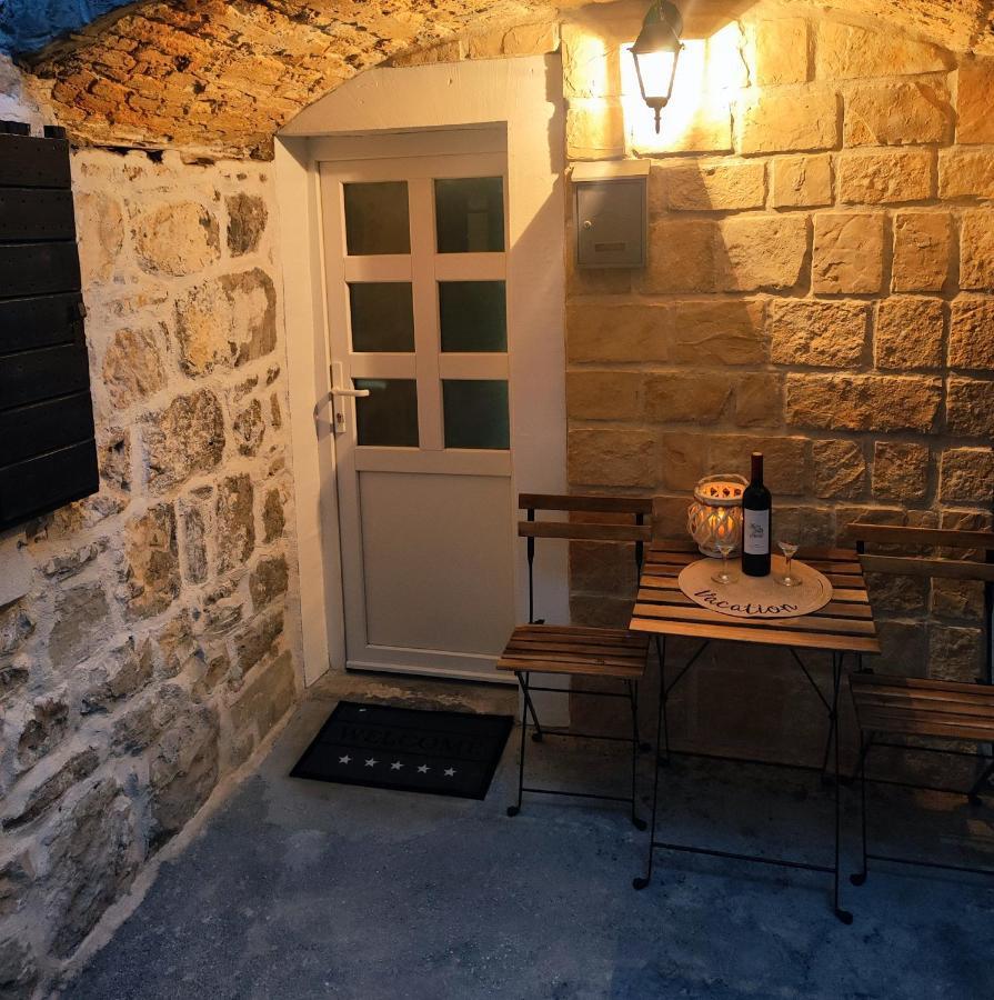 Stone House Lovric Apartment Kaštela Exterior foto